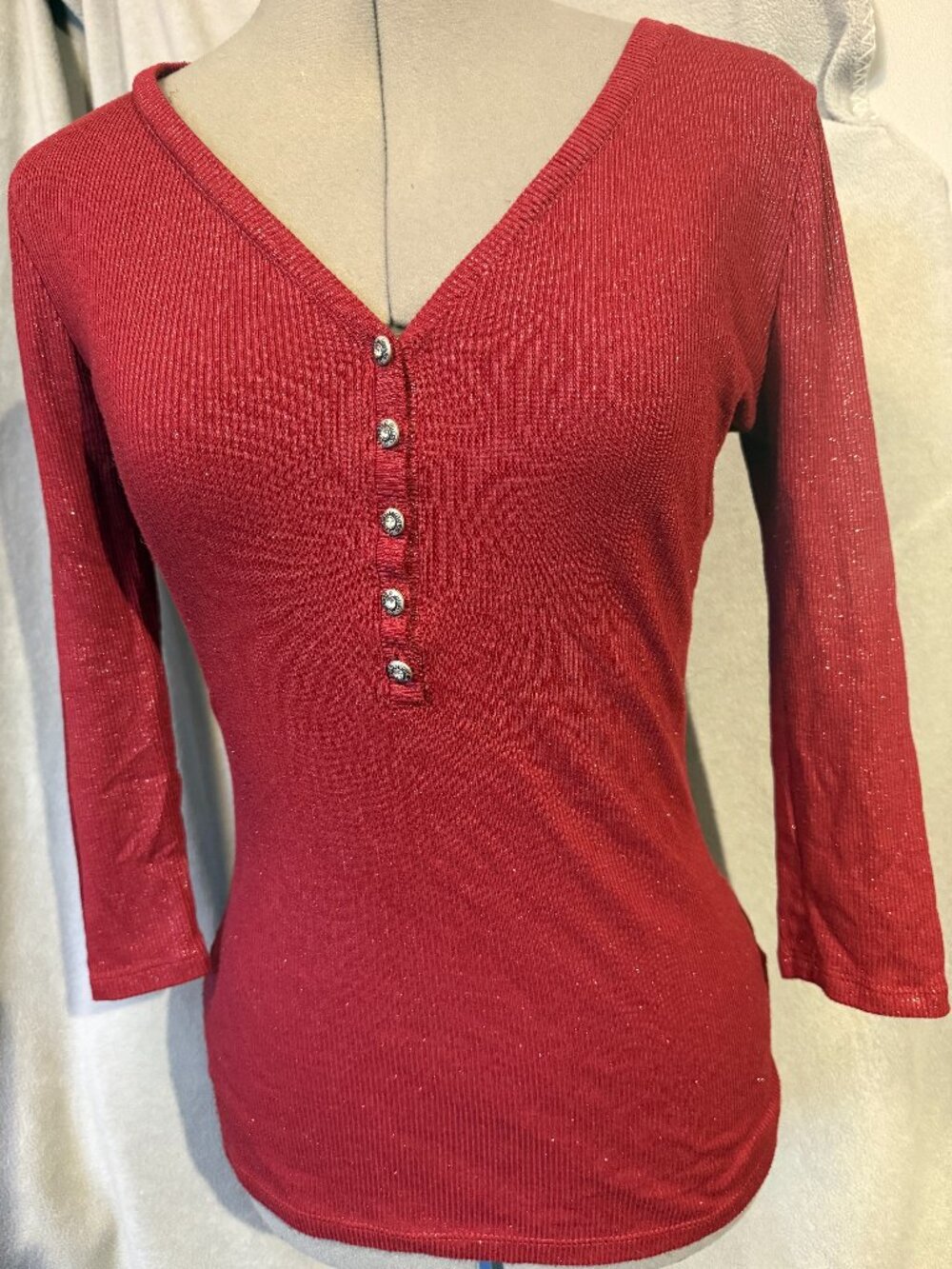 Guess - Red 3/4 length sleeve v-neck top with sparkle and crystals - Size S